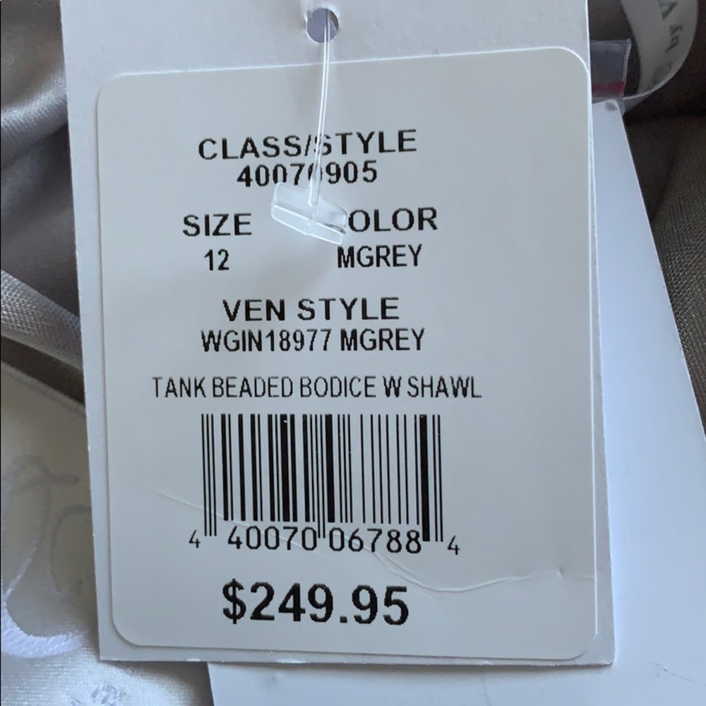 Dress - Picture 7 of 8